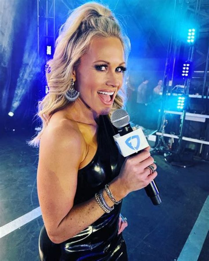 Lisa Kerney of FanDuelTV Picks Her Super Bowl 2023 Playlist: Listen – Hollywood Life