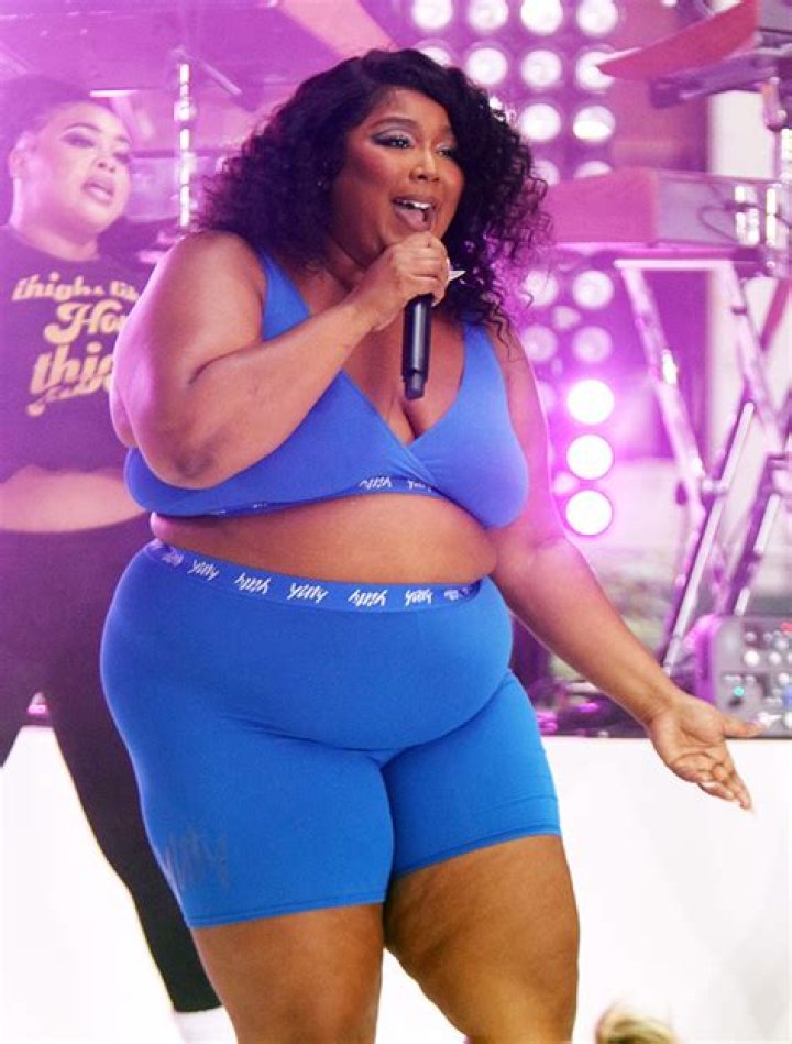 Lizzo Performs In Nothing But Blue Shapewear To Celebrate Drop Of New Album In NYC: Watch