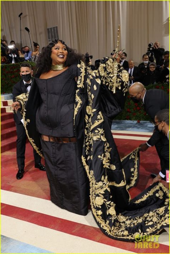 Lizzo’s Met Gala 2022 Dress: Photos – Hollywood Life