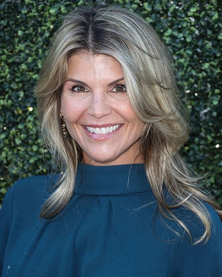 Lori Laughlin Walks 1st Red Carpet Since College Admissions Scandal In Surprise Appearance: Photos