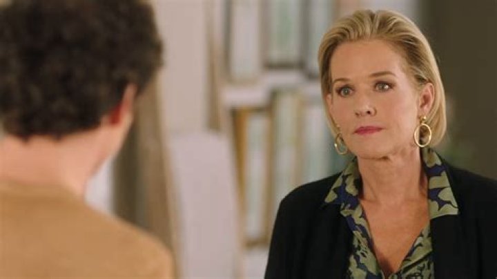 Lori Loughlin: Why Going To Trial Could Make Her Sentence Worse If She’s Found Guilty – Lawyer Explains