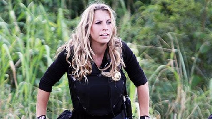 Shares Sexy Photos Amid Feud With Stepmom Beth – Hollywood Life