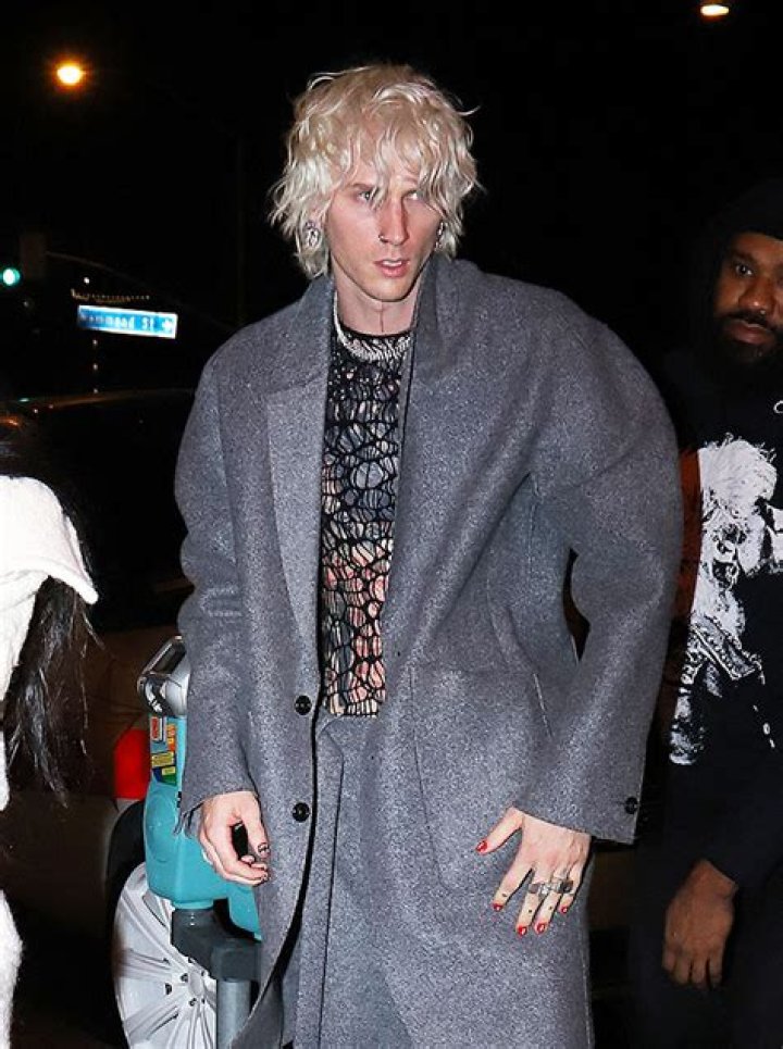 Machine Gun Kelly ‘Electrocuted’ During Super Bowl Performance – Hollywood Life