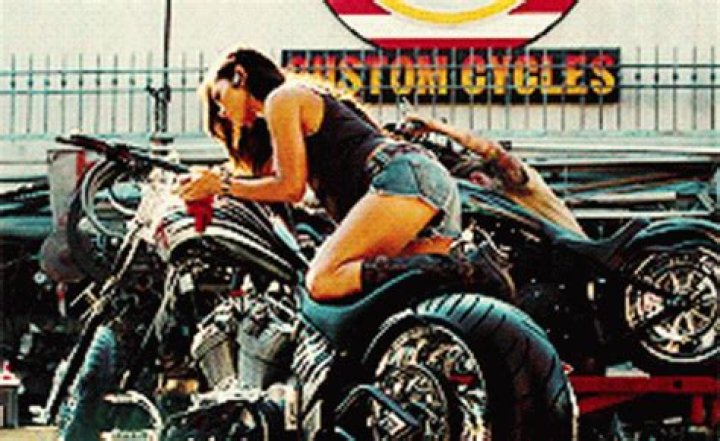 Machine Gun Kelly & Megan Fox Go On Motorcycle Rid & Get Pulled Over – Hollywood Life