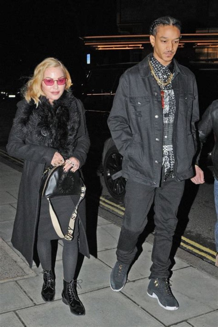 Madonna & Boyfriend Kiss In Sexy New Video – Hollywood Life