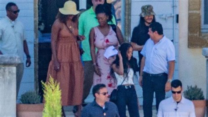 Malia Obama, 20, Rocks Camisole & Jeans On Vineyard Tour With Mom Michelle In France