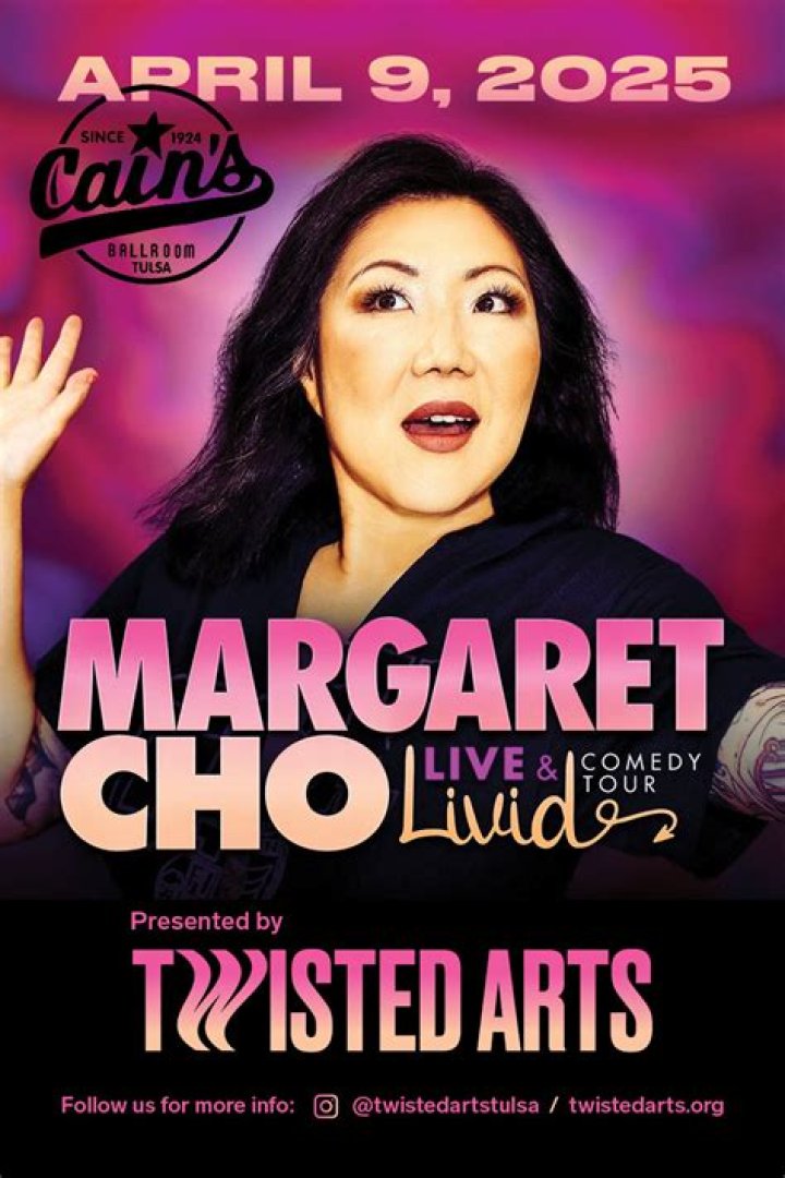 Photos Of The Actress & Comedian – Hollywood Life