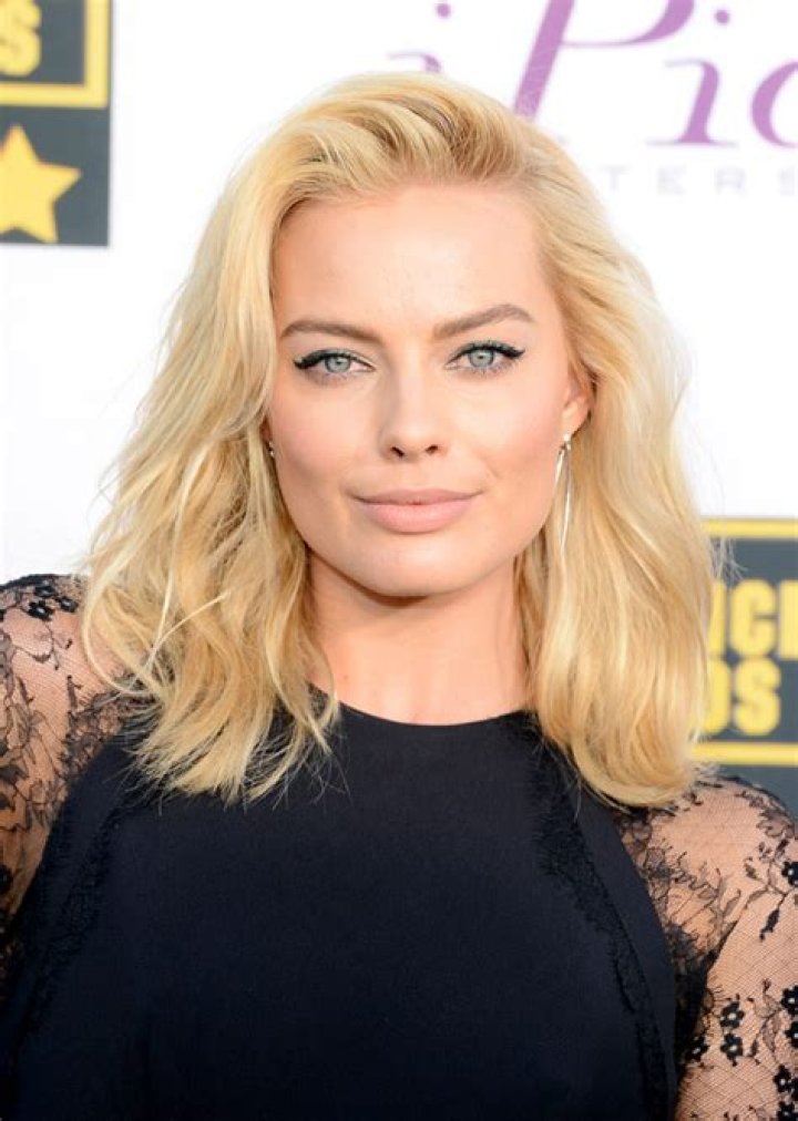 Margot Robbie Is Brunette — Dyes Her Hair Brown For Movie Role – Hollywood Life