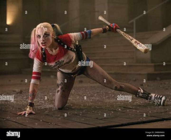 Margot Robbie Wears Harley Quinn Costume For ‘Birds Of Prey’ Filming – Hollywood Life