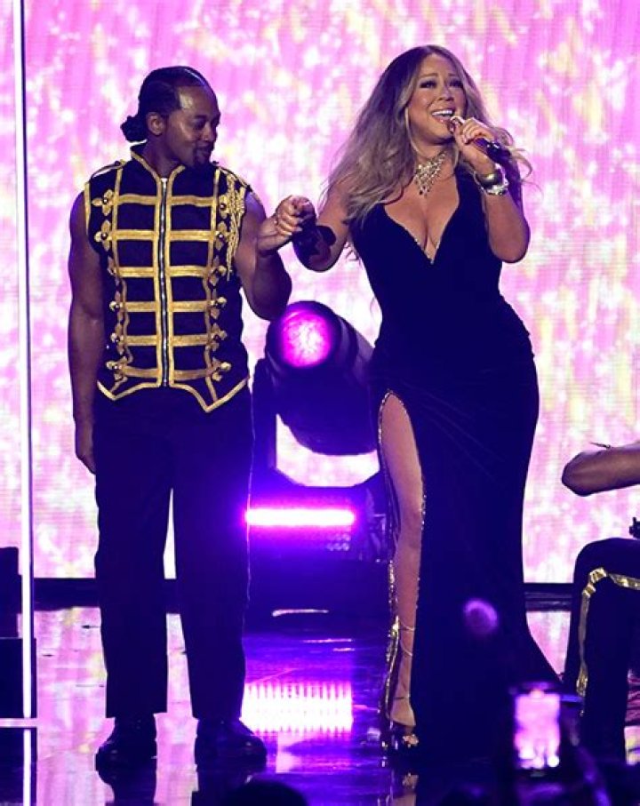 Singer Takes Stage With Latto – Hollywood Life