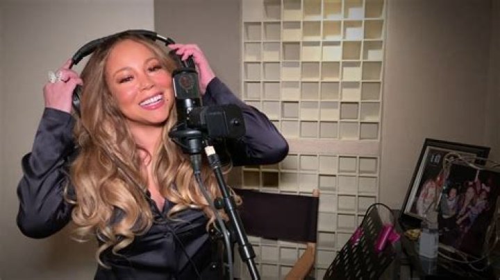 Mariah Carey Performs On iHeart’s Living Room Concert: Watch – Hollywood Life