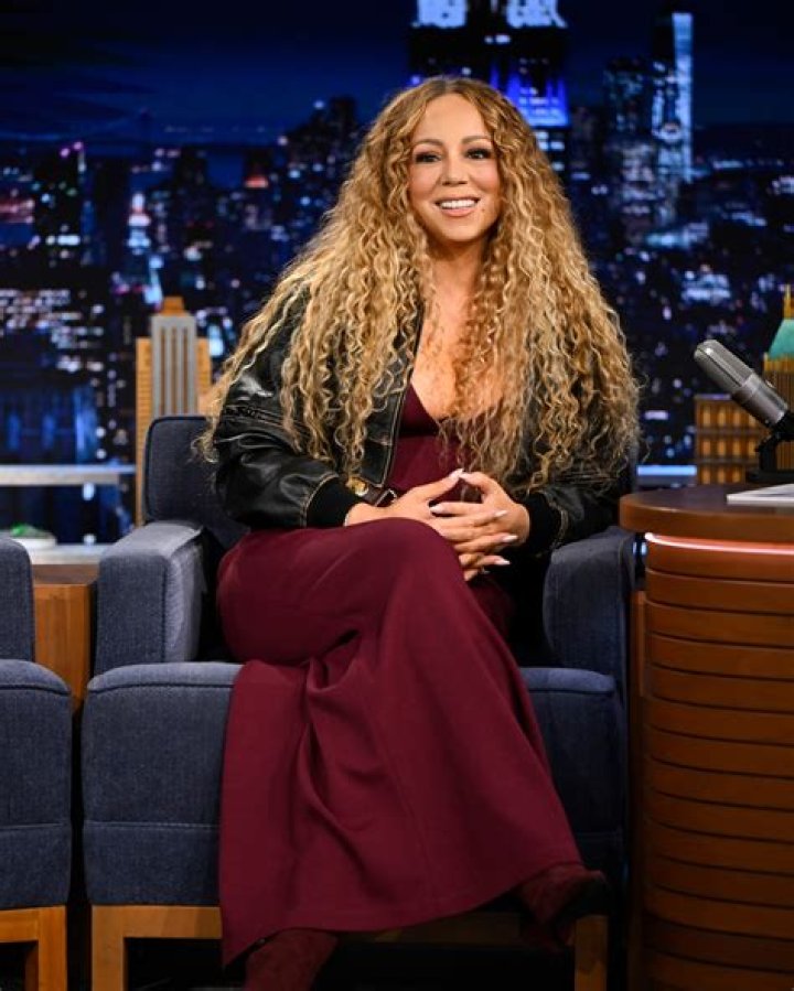 Mariah Carey Reads Jimmy Fallon His ‘Naughty List’ In Bed – Hollywood Life