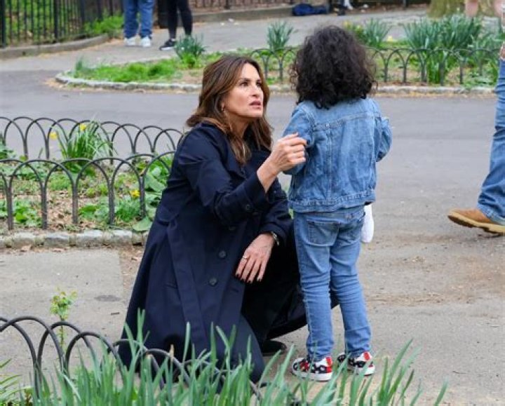 Mariska Hargitay Opens Up About the ‘Little Angel Girl’ Who Approached Her for Help on ‘Law & Order’ Set