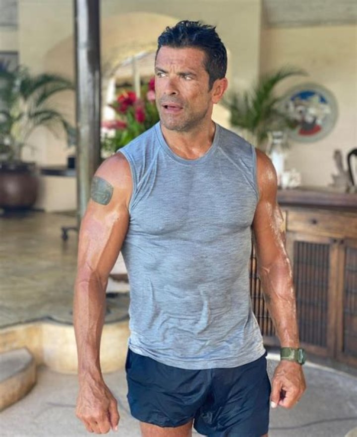 Kelly Ripa’s Photo – Hollywood Life