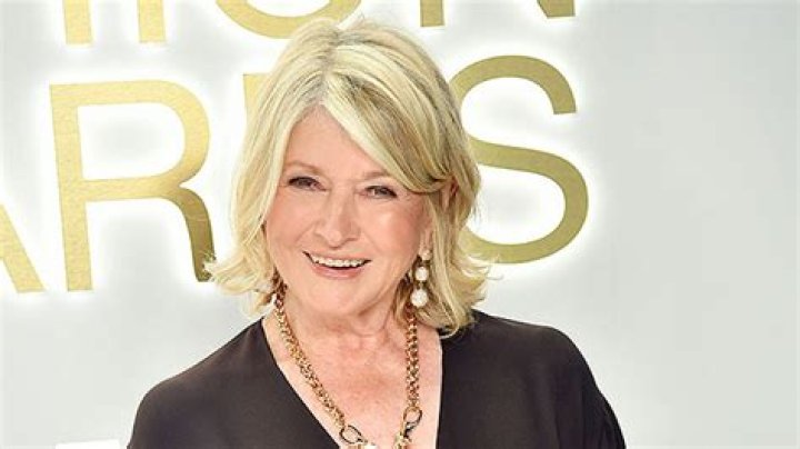 Martha Stewart Gets A New Haircut In Latest ‘Thirst Trap’ Photo – Hollywood Life