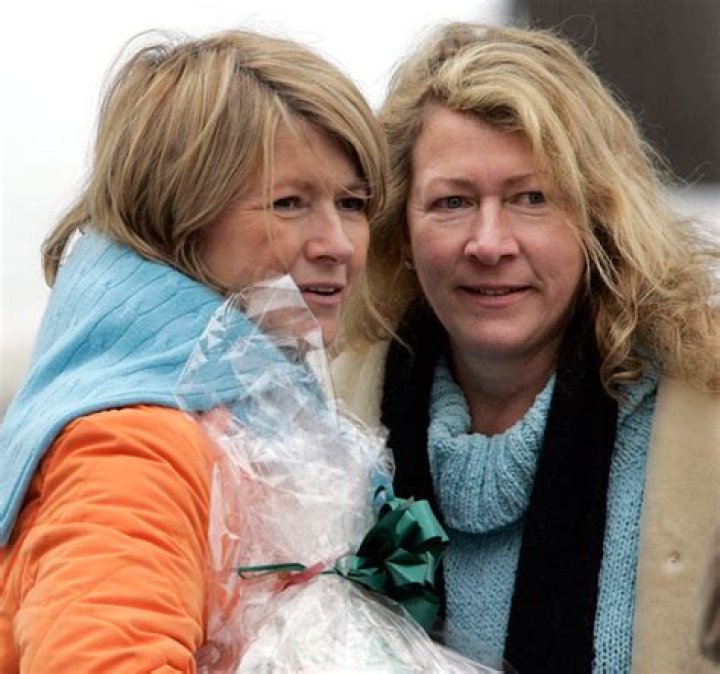 Martha Stewart Mourns Sudden Death Of Sister Laura Plimpton, 59