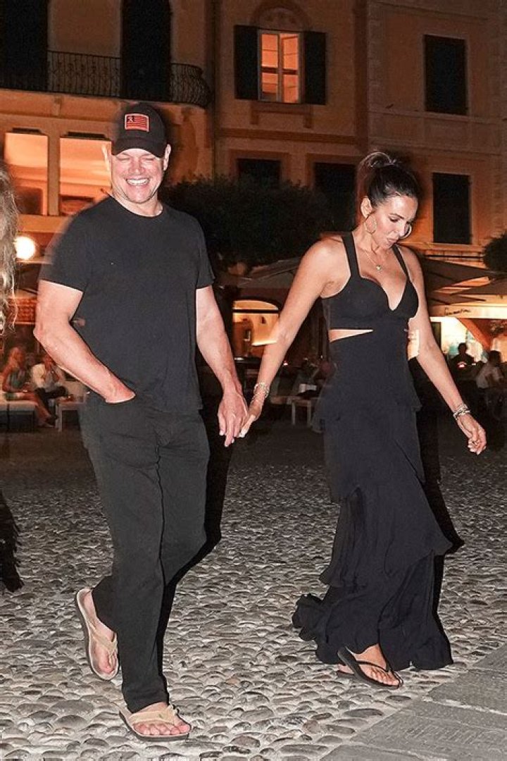 Matt Damon Gives Shirless Kiss To Luciana Barroso In Mykonos: Photos – Hollywood Life