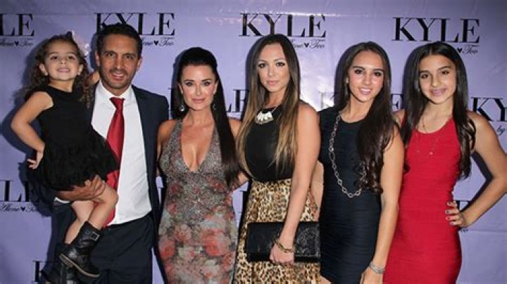Meet His 3 Daughters with Kyle Richards – Hollywood Life