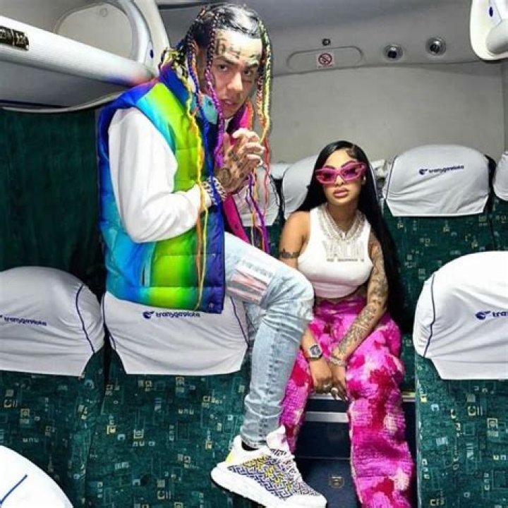 Meek Mill Calls Out Tekashi 6ix9ine After His Wild Instagram Live – Hollywood Life