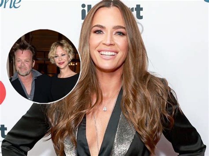 Couple Ends Engagement After 1 Year – Hollywood Life