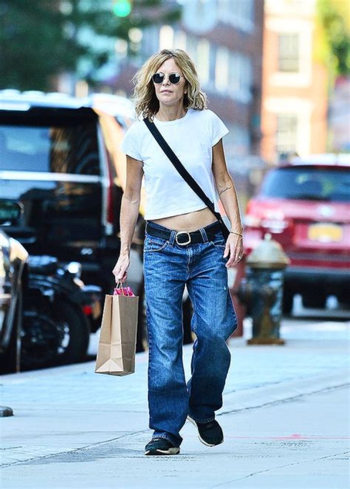 Meg Ryan Reveals Toned Abs In Crop Top: Pic – Hollywood Life