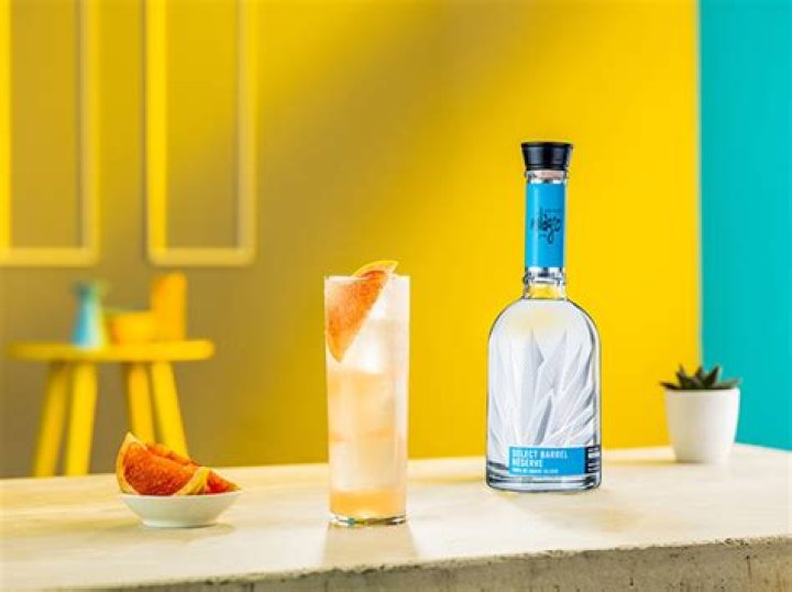 20 Celebratory Cocktails, Spritzes & Seltzers To Kick Off Summer This Memorial Day Weekend