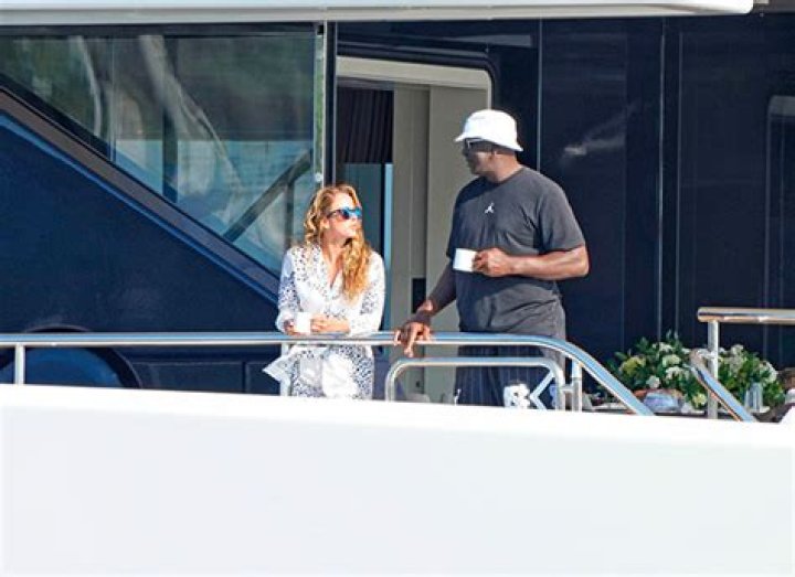 Michael Jordan & Wife Yvette Prieto Enjoy St. Tropez Vacation – Hollywood Life