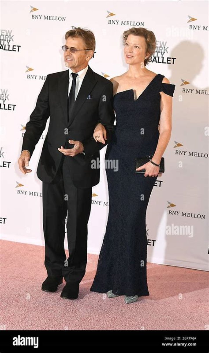 Everything To Know About Lisa Rinehart – Hollywood Life