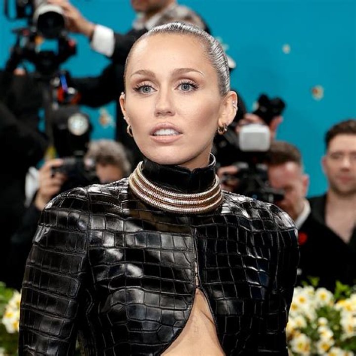 Best Dressed Of NYFW 2020: Zendaya, Miley Cyrus & More Celebrities