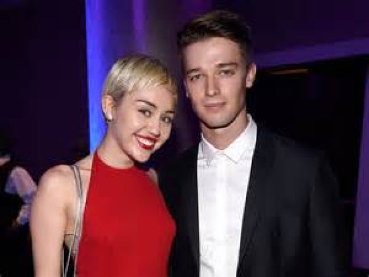 Miley Cyrus Admits She’s Been In Bisexual Relationships