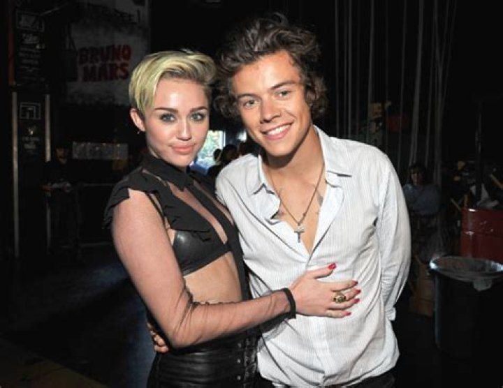 Miley Cyrus & Harry Styles Dating? — Why These Two Should Date – Hollywood Life