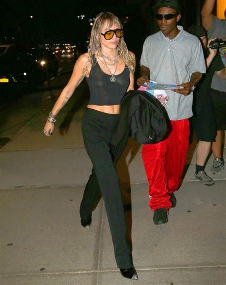 Miley Cyrus’ Best Post-Breakup Looks – Hollywood Life