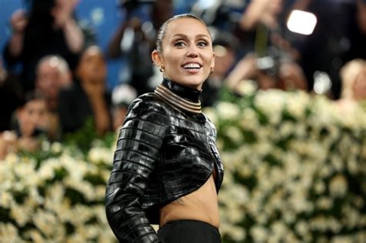 Miley Cyrus Performs On The Today Show — PICS