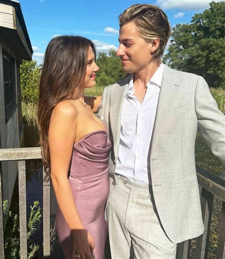 Millie Bobby Brown Kisses Boyfriend Jake Bongiovi In Bikini: Photos – Hollywood Life