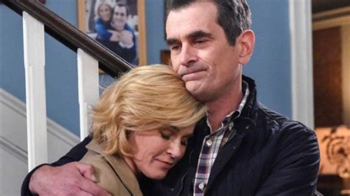 Mitch & Cam Move & Alex Goes To Switzerland — Recap – Hollywood Life