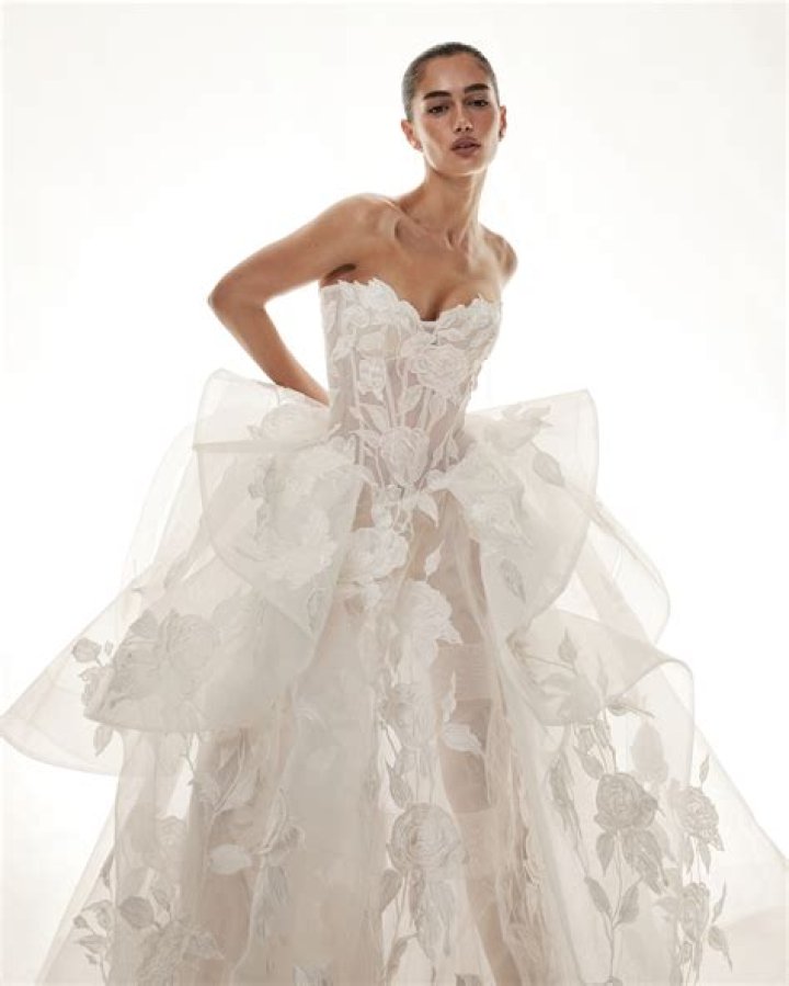 Monique Lhuillier Spring 2016 – See Photos