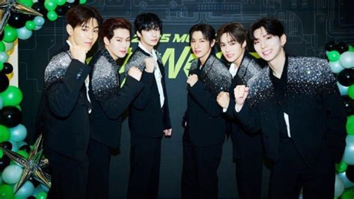 Photos Of The K-Pop Group – Hollywood Life