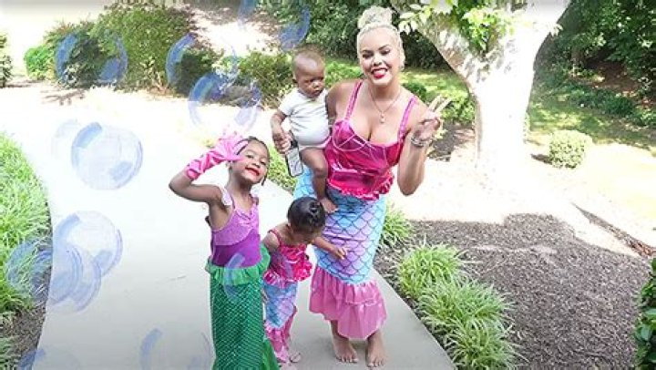 All About the Late Mother’s 3 Children – Hollywood Life