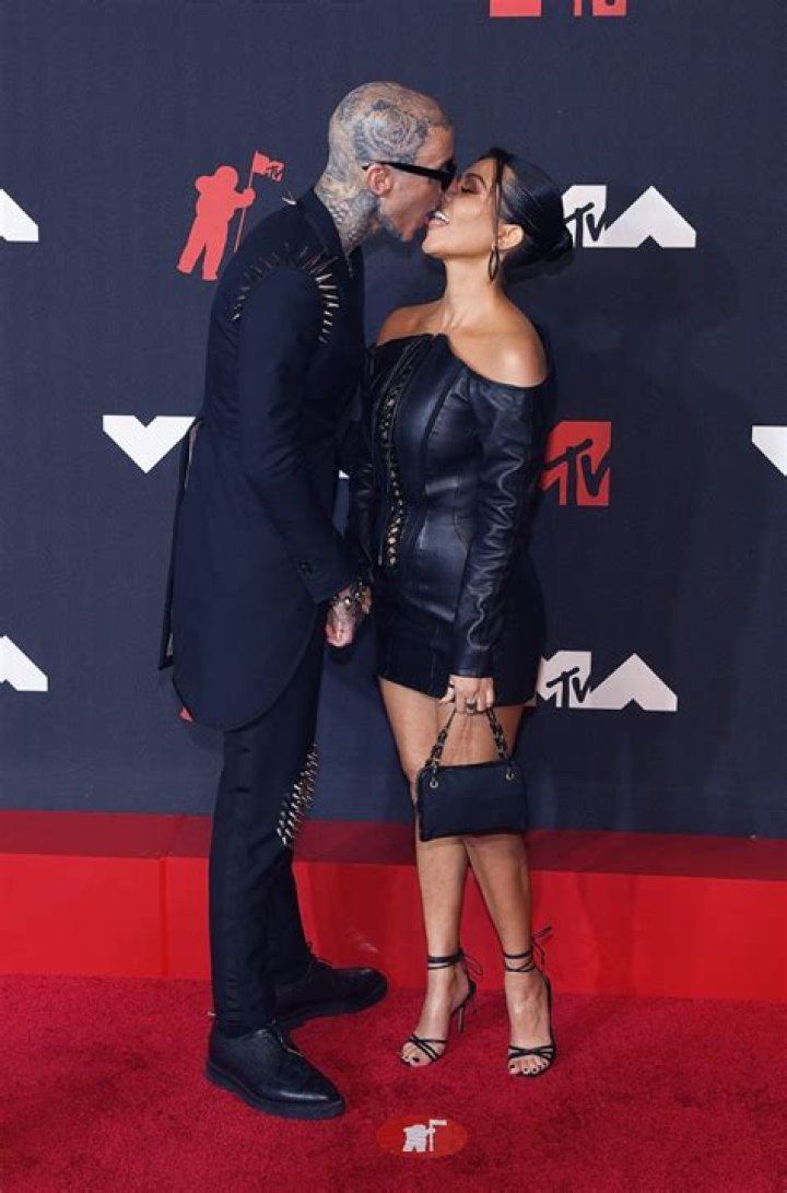Hottest VMAs PDA Moments Of All-Time: See Photos