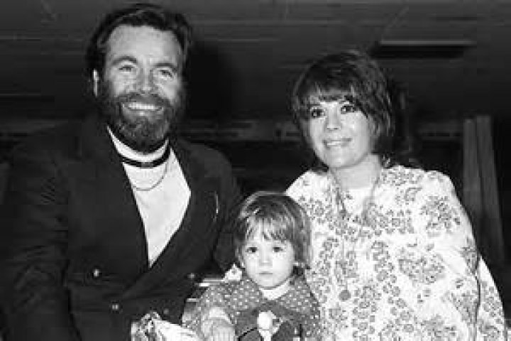 Why Robert Wagner Talks Death Conspiracy Theories In Doc – Hollywood Life