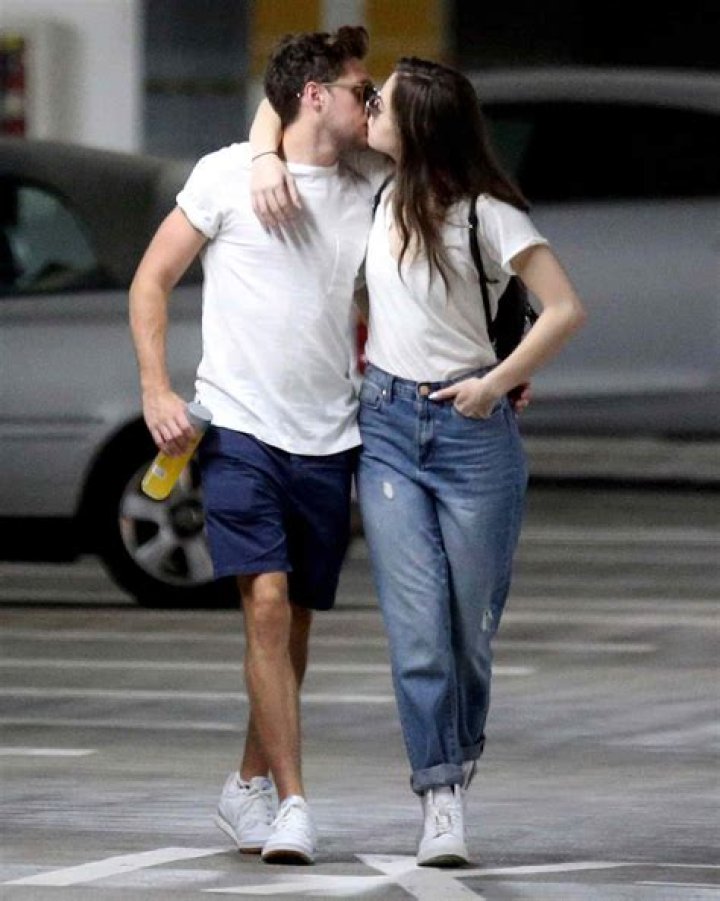 Niall Horan & Hailee Steinfeld Make Out On Shopping Trip After Denying Romance — See Pics