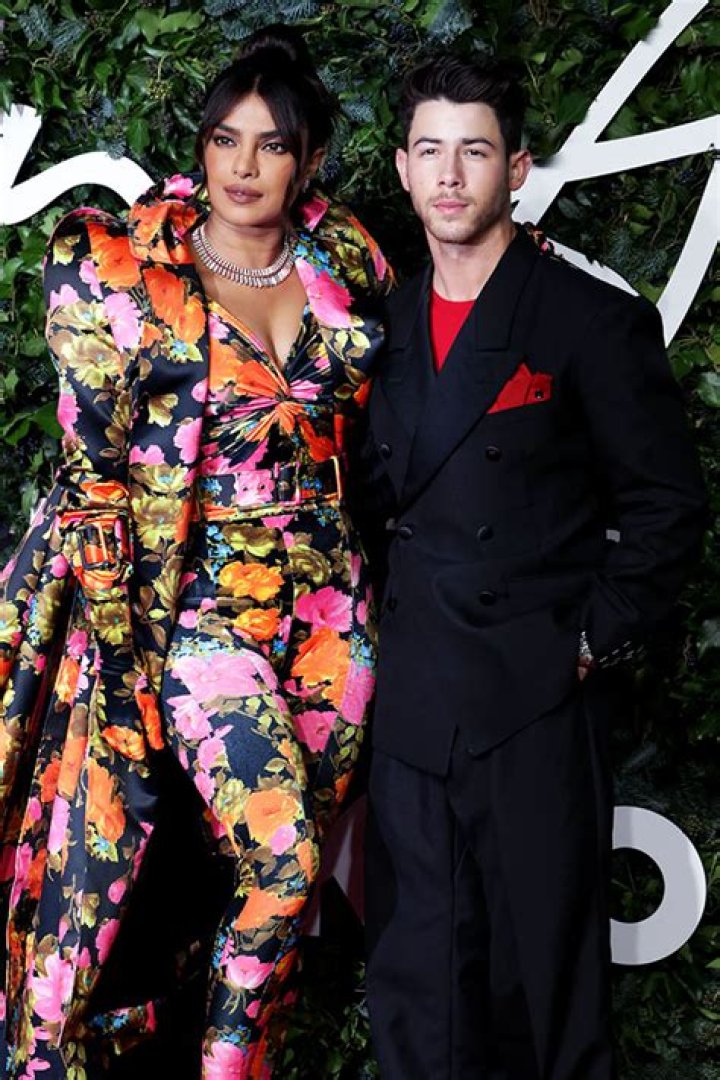 Nick Jonas Is The Perfect Gentleman As He Helps Fix Priyanka Chopra’s Outfit On The Red Carpet