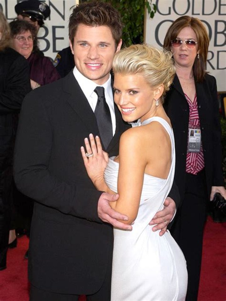 Nick Lachey Disses Jessica Simpson With Marriage Joke – Hollywood Life