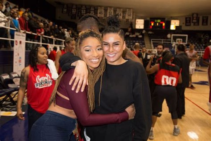 Nick Young Taunts Gilbert Arenas By Getting Cozy With His Ex Laura Govan — Pic