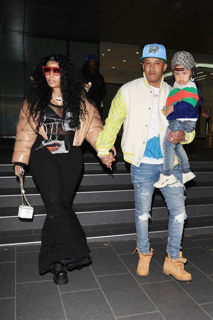 Nicki Minaj & ‘Bae’ Kenneth Petty Hold Hands & Snuggle During Romantic Date Night In Paris