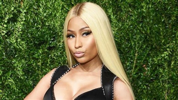 Nicki Minaj Goes Makeup-Free & Shows Off Long, Natural Hair – Hollywood Life