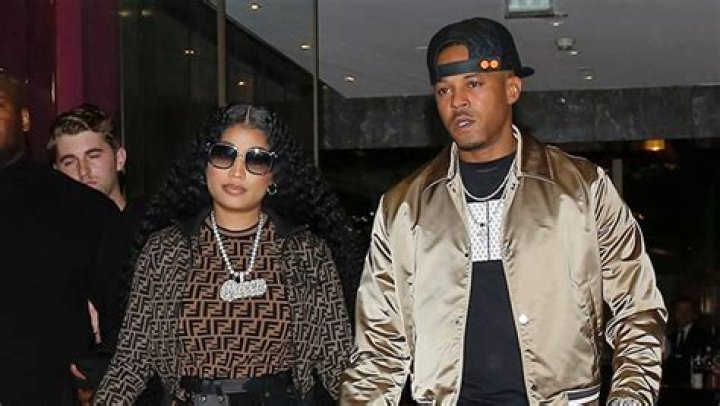 Nicki Minaj Straddles Kenneth Petty As He Grabs Her Booty In PDA Pic – Hollywood Life