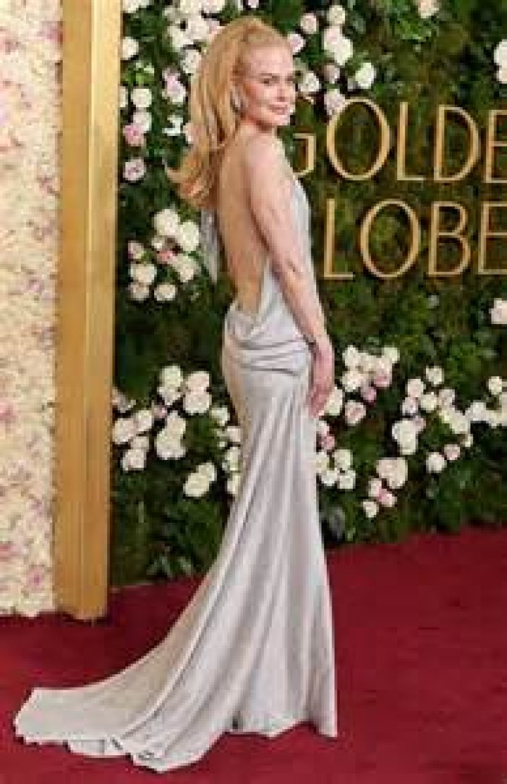 Nicole Kidman Channels A Parrot In Emerald Green Sequin Gown At SAG Awards