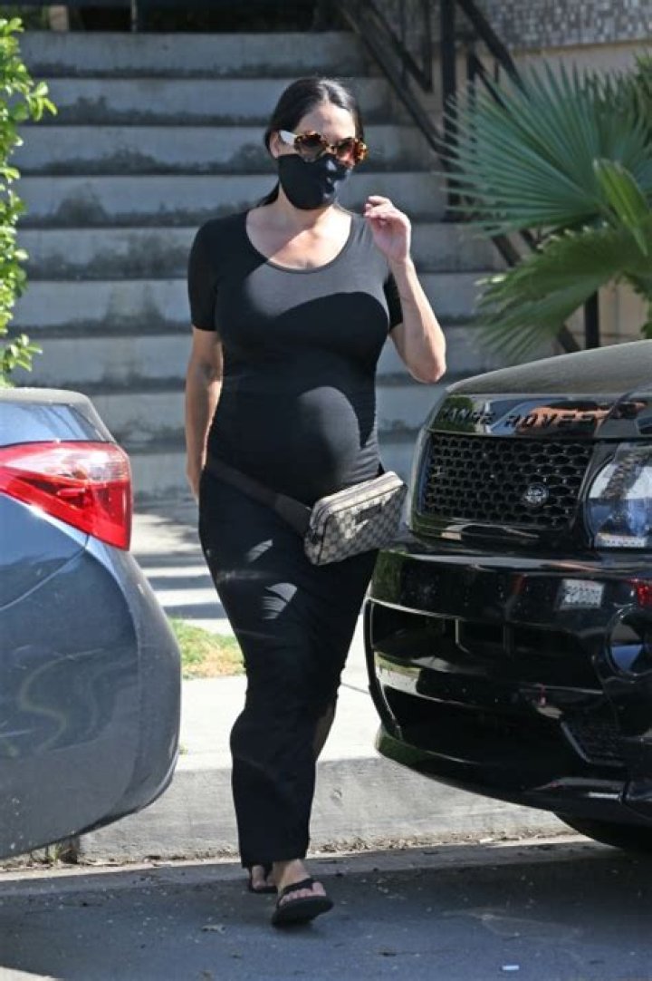 Pics Of Their Pregnancy Looks – Hollywood Life