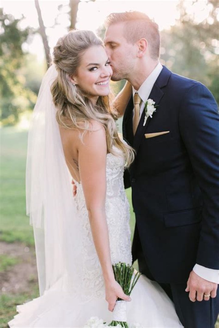 ‘Bachelor’s Nikki Ferrell Marries Tyler Vanloo — See Her Gorgeous Gown